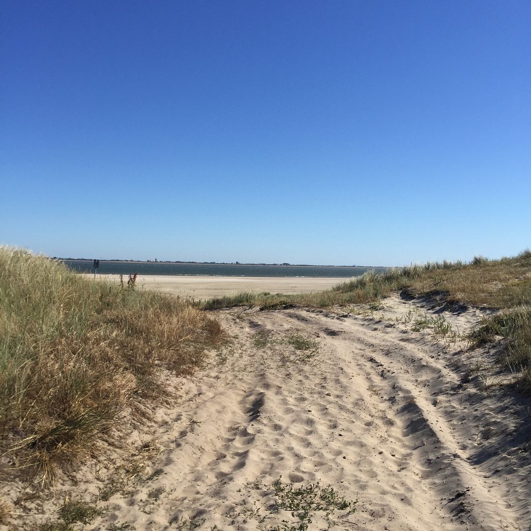 Den Helder road to beach