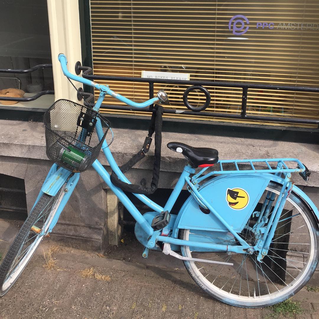 NL bicycles no parking sign