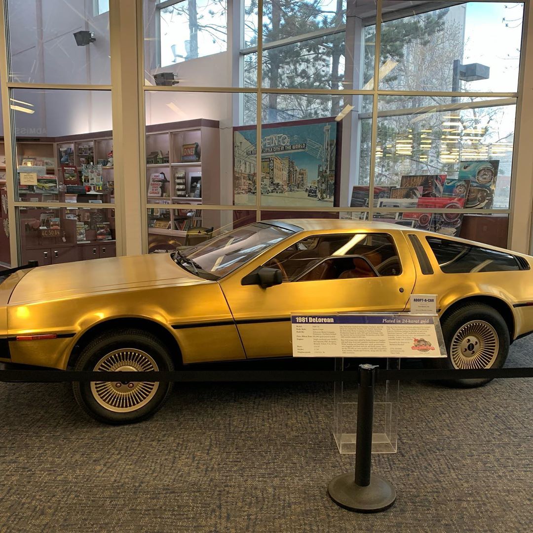 DeLorean car